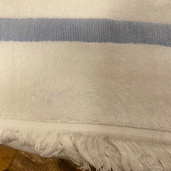 Matouk Amado Blue and White Beach Towels (2) and Blanket - Picture 7 of 7